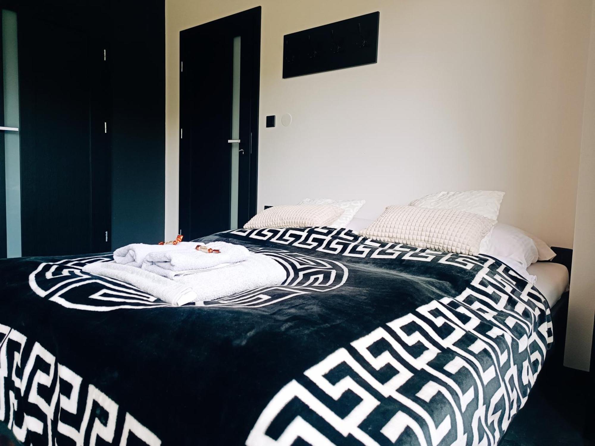 Modern Rancho - Apartamenty Nad Rzeka, Przy Stadninie Koni Kruszyna  エクステリア 写真