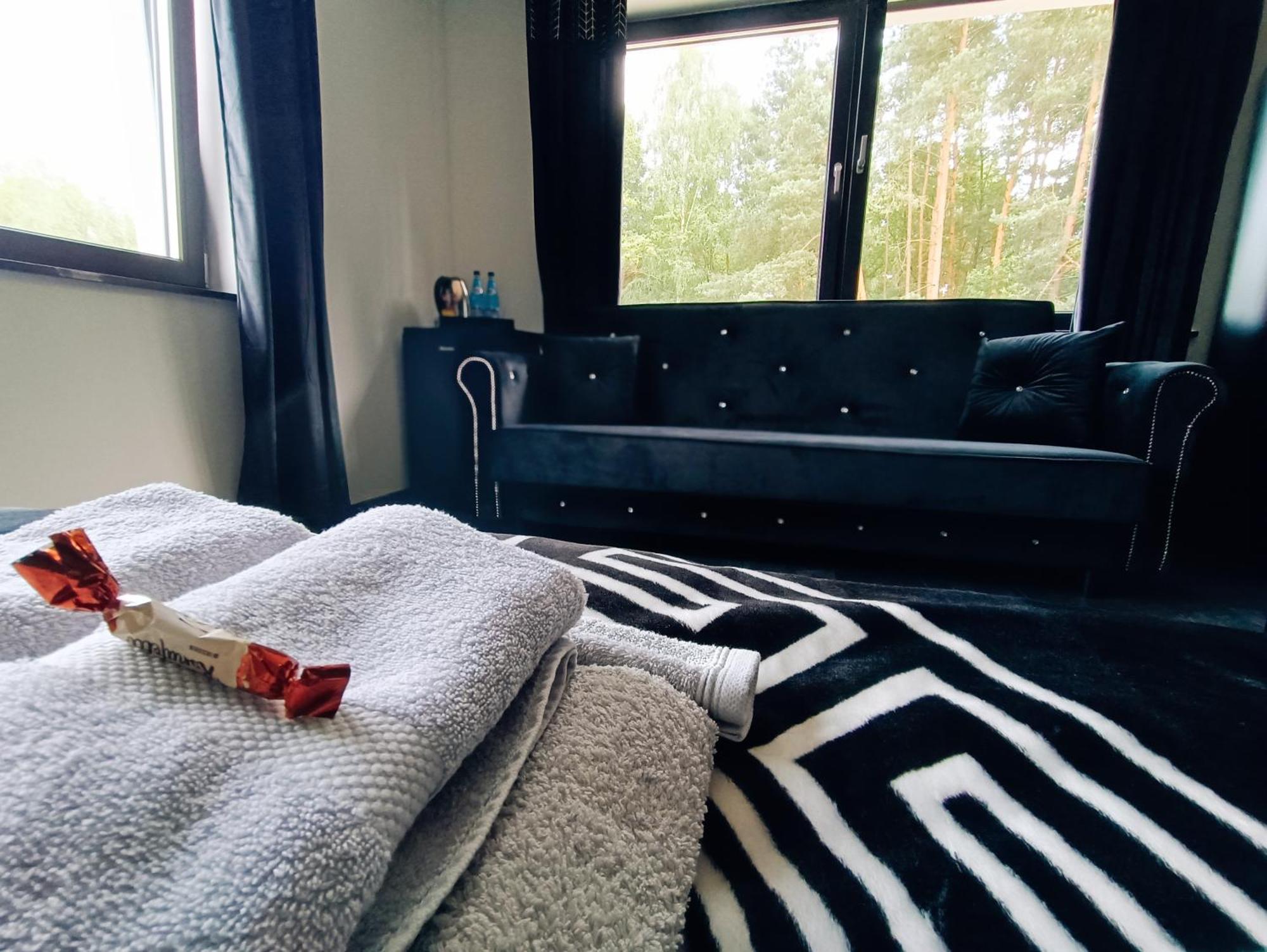 Modern Rancho - Apartamenty Nad Rzeka, Przy Stadninie Koni Kruszyna  エクステリア 写真